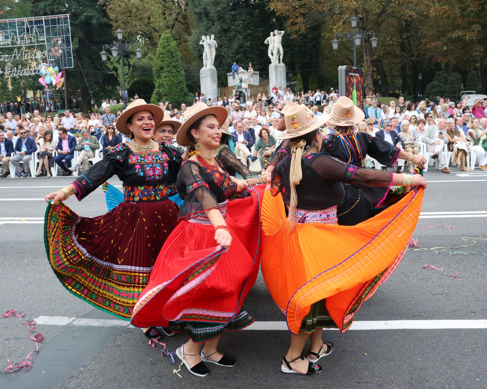 El desfile del Día de América en Asturias 2025, en imágenes