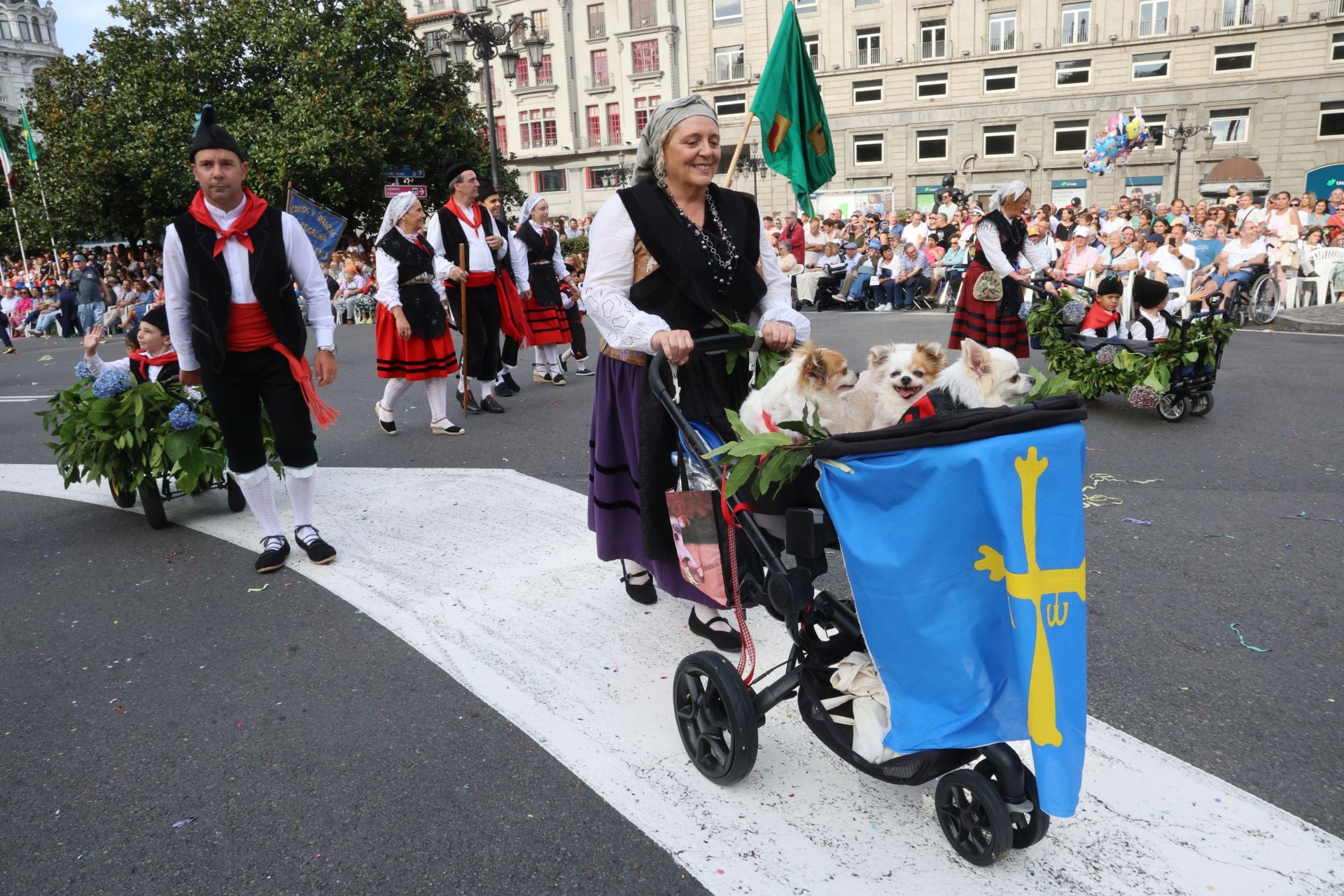 El desfile del Día de América en Asturias 2025, en imágenes