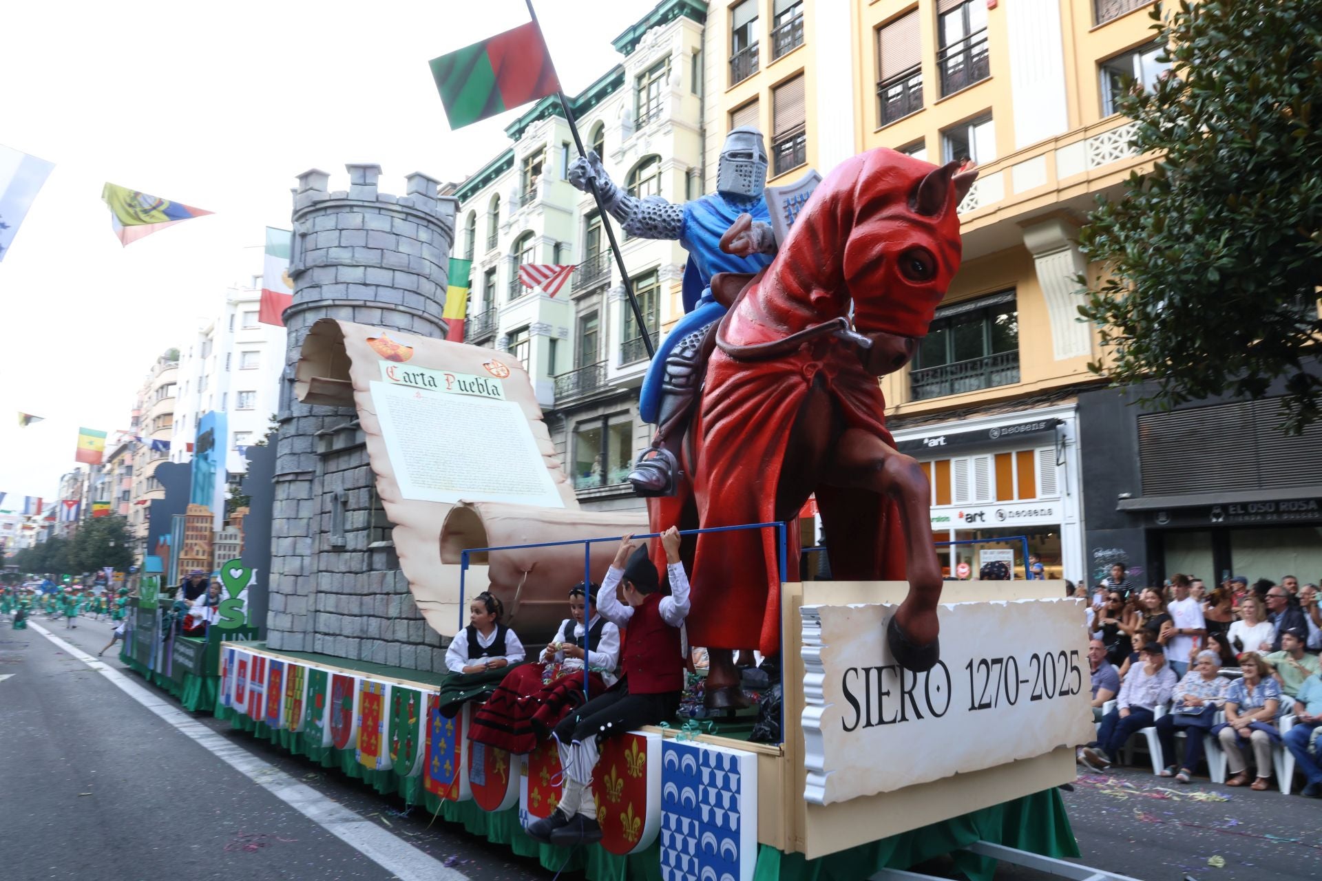 El desfile del Día de América en Asturias 2025, en imágenes