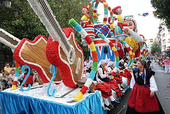 El desfile del Día de América en Asturias 2025, en imágenes