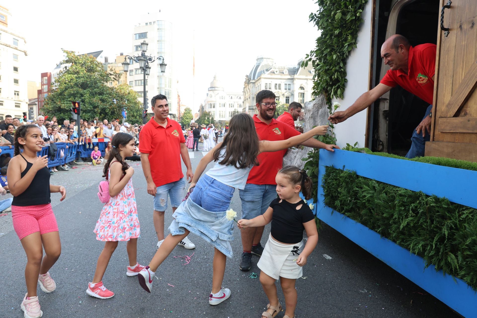 El desfile del Día de América en Asturias 2025, en imágenes