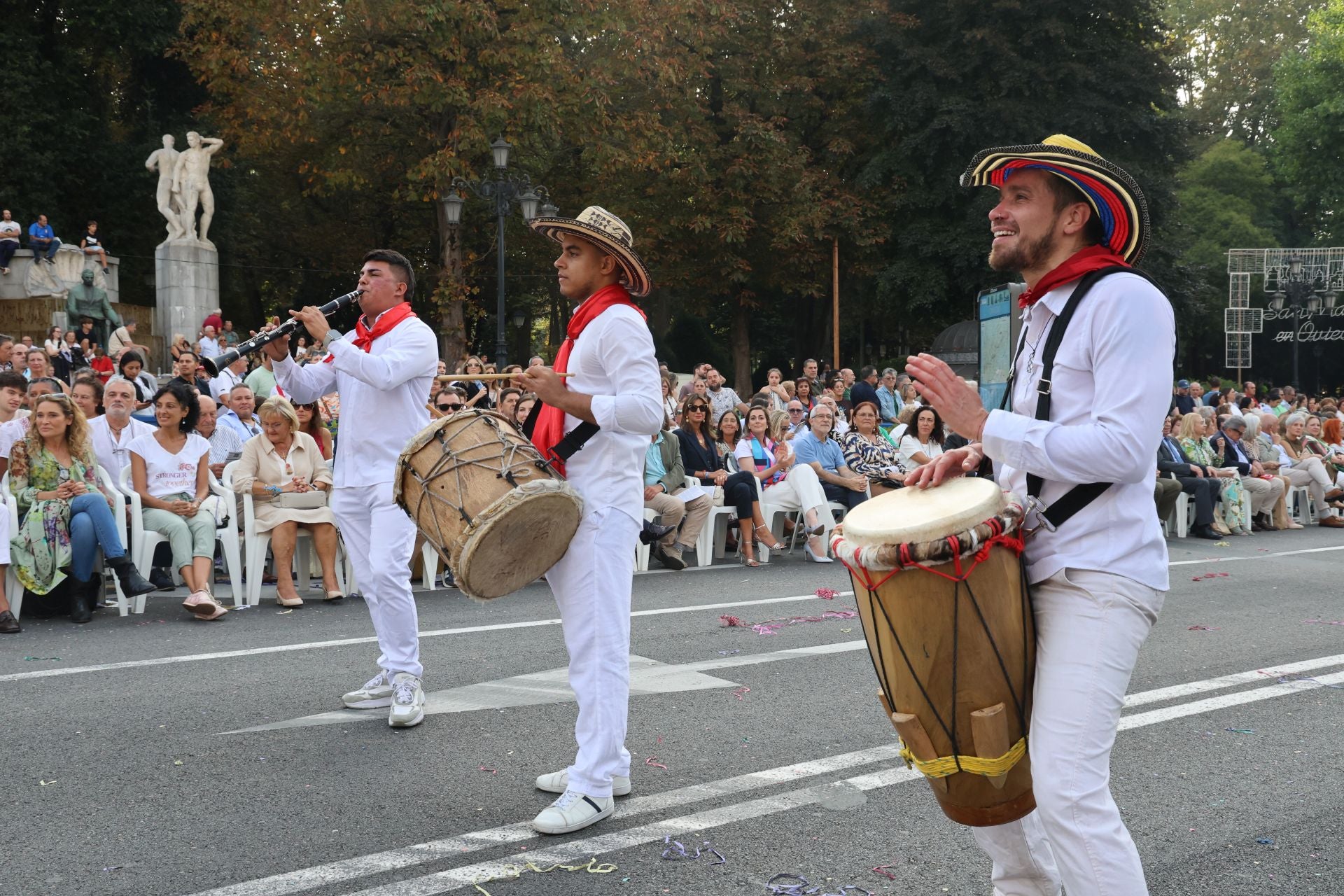 El desfile del Día de América en Asturias 2025, en imágenes
