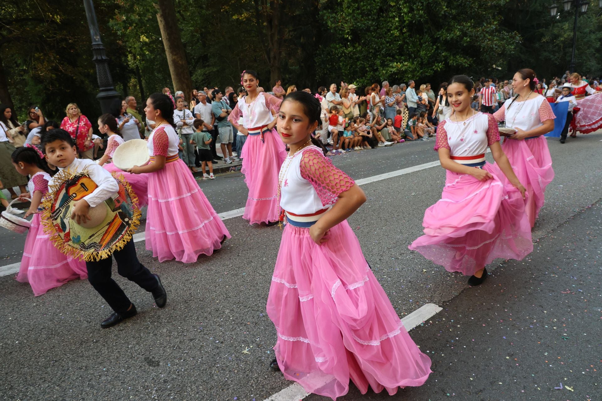 El desfile del Día de América en Asturias 2025, en imágenes