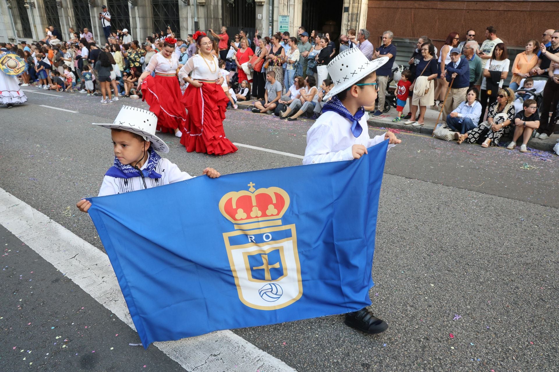 El desfile del Día de América en Asturias 2025, en imágenes