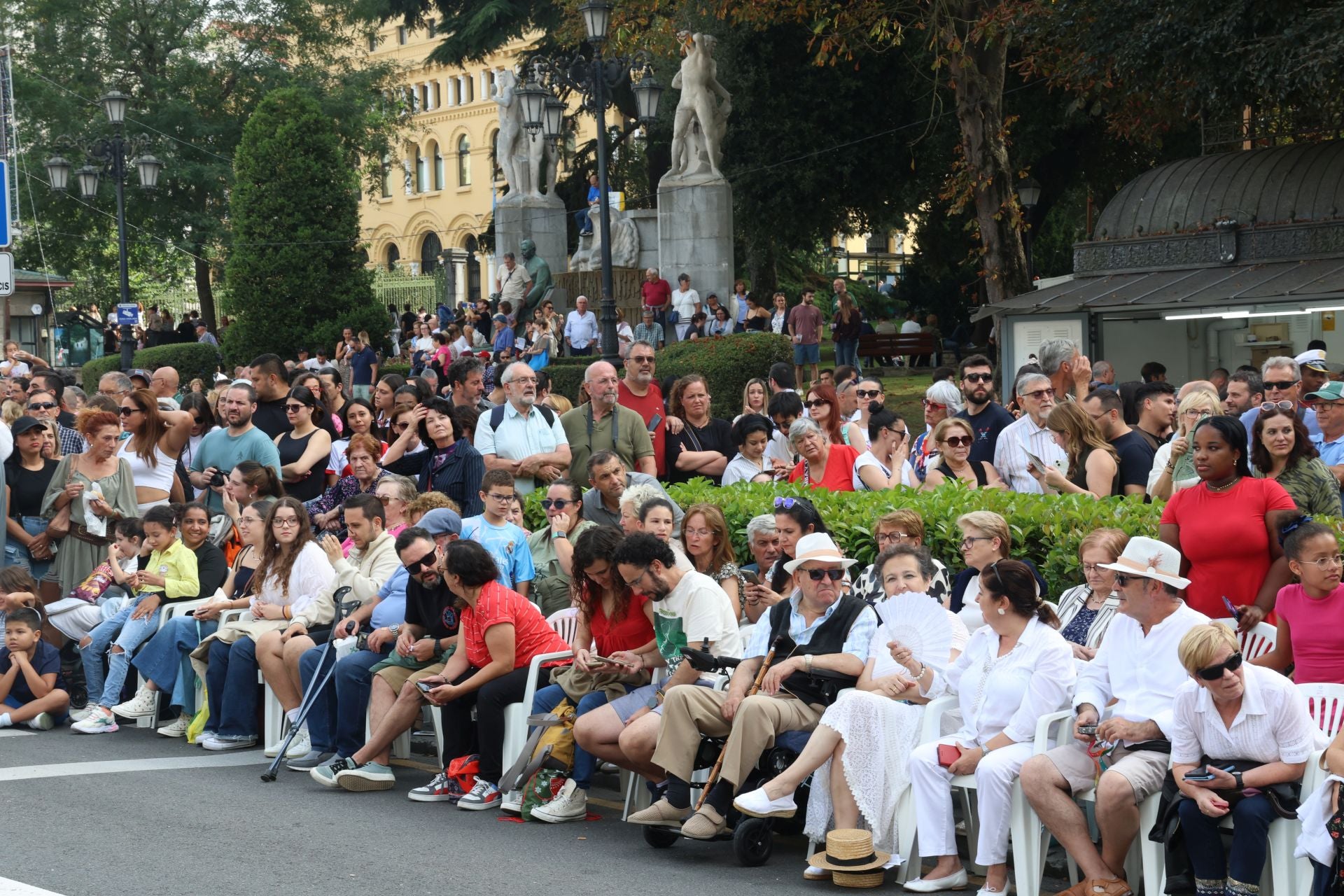 El desfile del Día de América en Asturias 2025, en imágenes