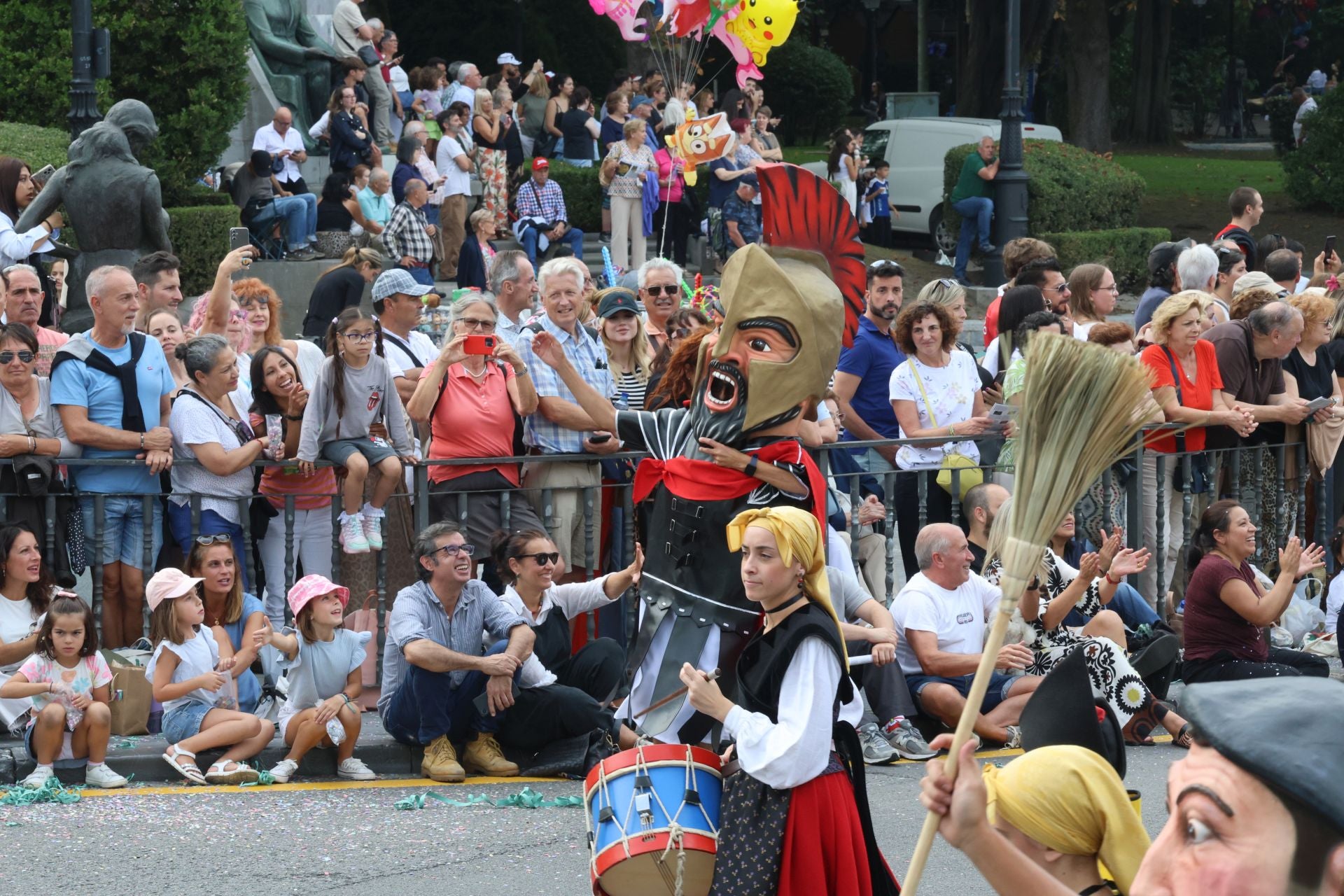 El desfile del Día de América en Asturias 2025, en imágenes