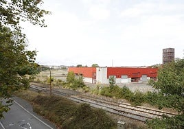 El vivero de empresas de la Cámara de Comercio perderá parte de su aparcamiento para integrarse dentro de los viales del nuevo polígono de baterías de cok.