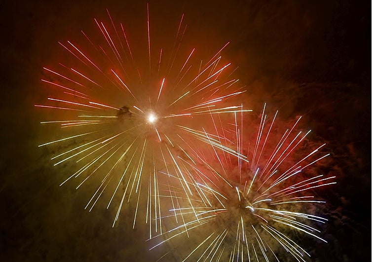 Noche de fuegos en Oviedo.