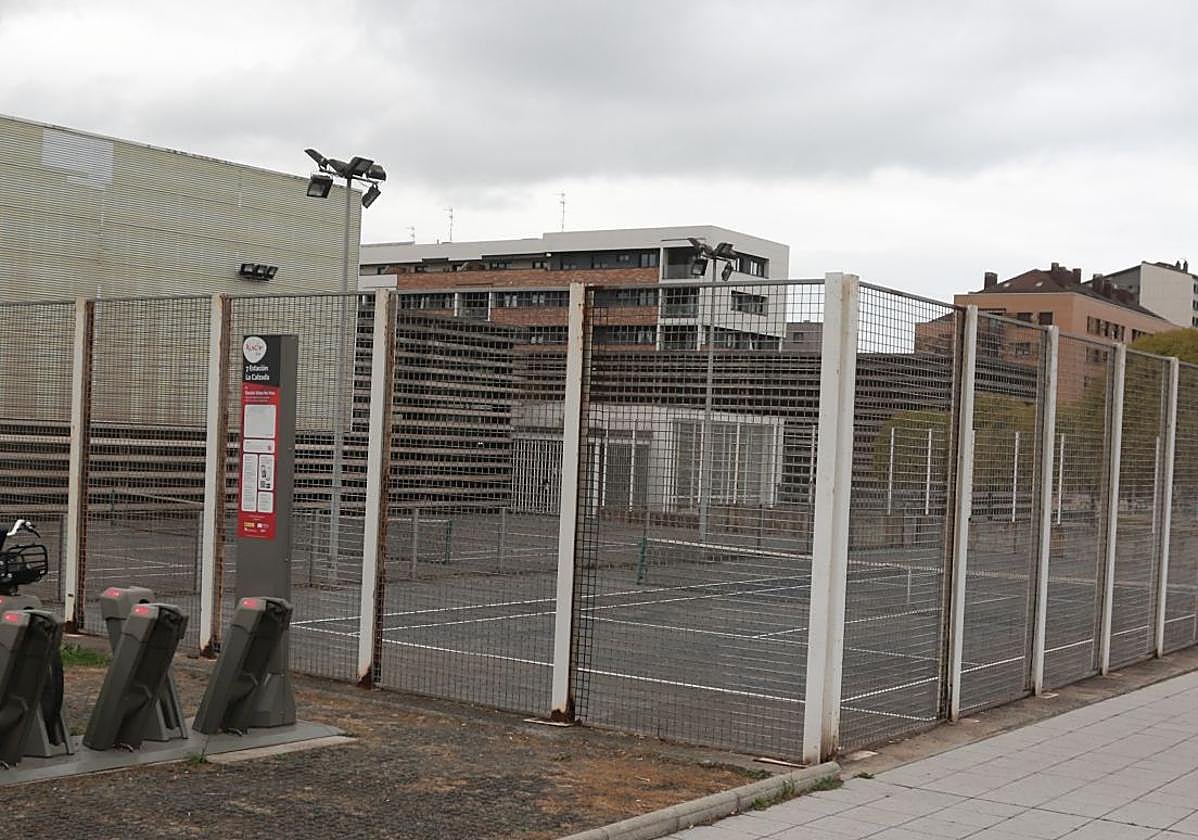 Pistas exteriores del Complejo Deportivo de La Calzada.