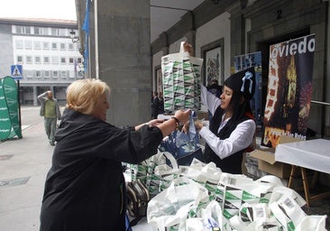 San Mateo celebra su día grande con el reparto del bollo y el homenaje a la sidra