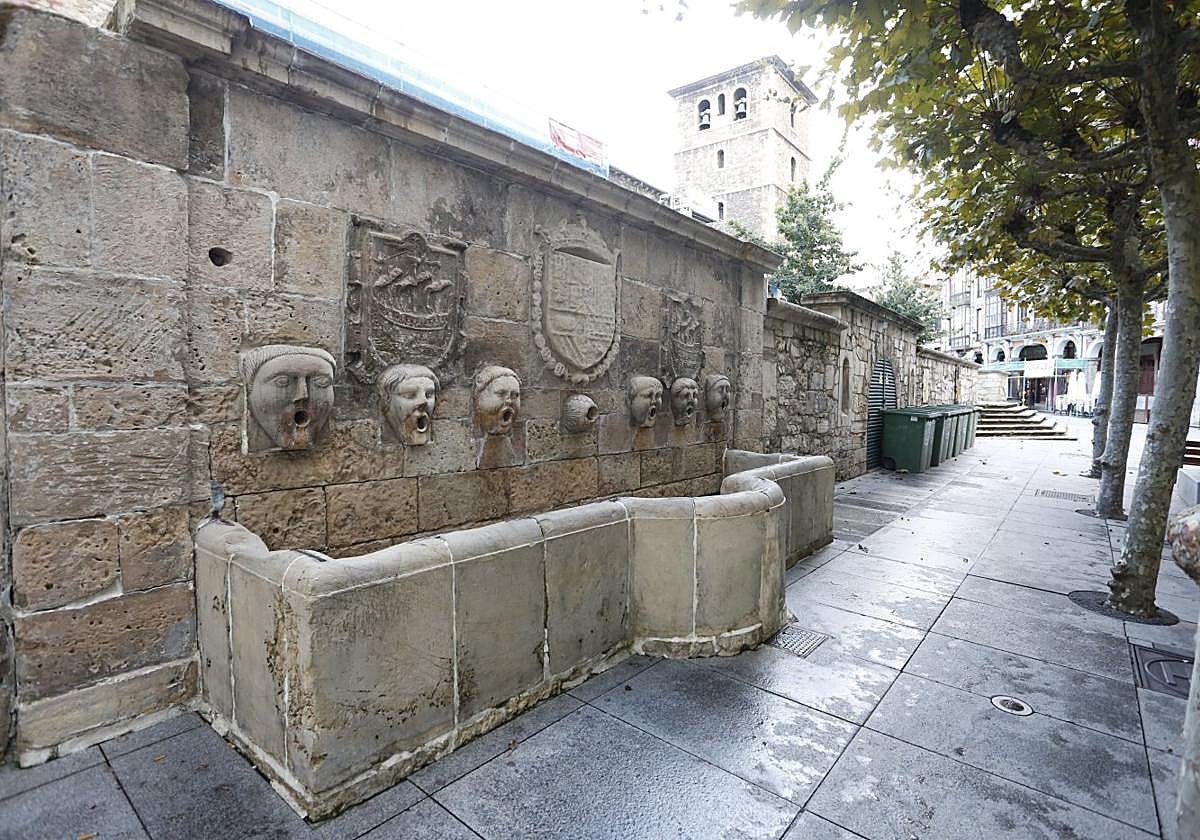 La fuente de Los Caños de San Francisco se construyó en el siglo XVI.
