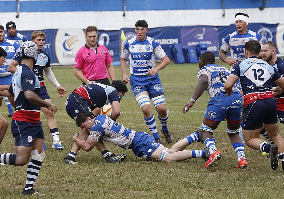 Una jugada del encuentro entre Pasek Belenos y Fénix Zaragoza en el Muro de Zaro.