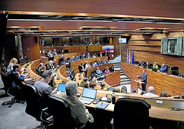 Adrián Barbón, el año pasado, durante su intervención en el debate del estado de la región.
