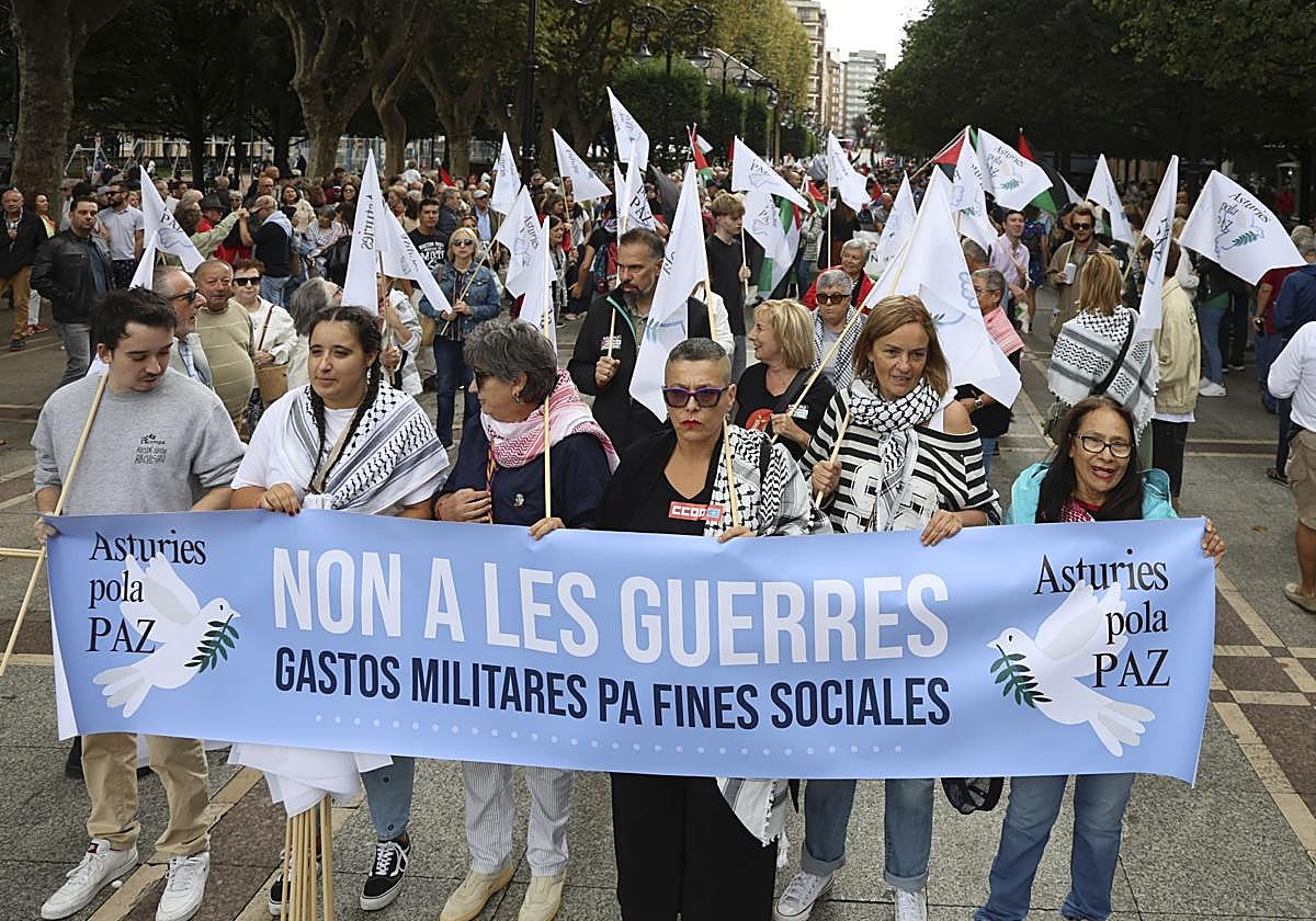 Asistentes a la manifestación celebrada hoy en Gijón.