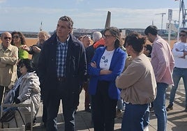 El director del Puerto, José Luis Barettino; la presidenta, Nieves Roqueñí, y Begoña Collado, directora general de Memoria Democrática del Gobierno asturiano.