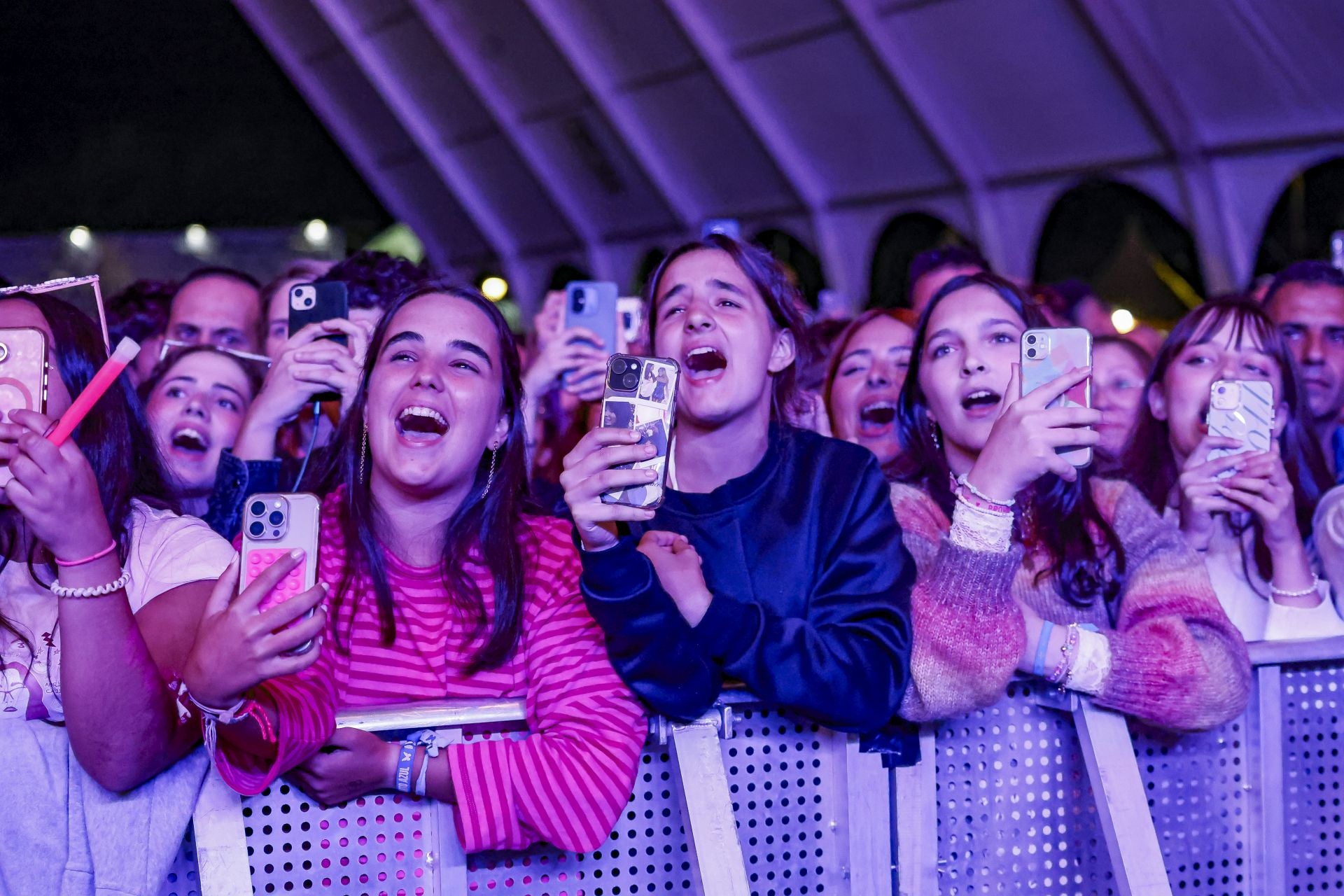 Lennis, Vicco, Chiara y Chanel cierran los conciertos de San Mateo con mucho ritmo latino