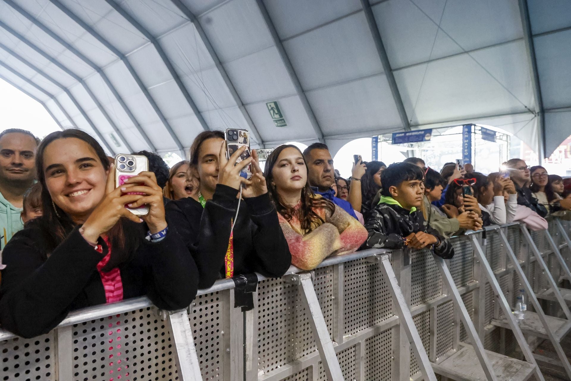 Lennis, Vicco, Chiara y Chanel cierran los conciertos de San Mateo con mucho ritmo latino