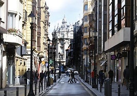 Tramo cerrado ayer de los Moros entre la intersección de Jovellanos y la plaza del Seis de Agosto.