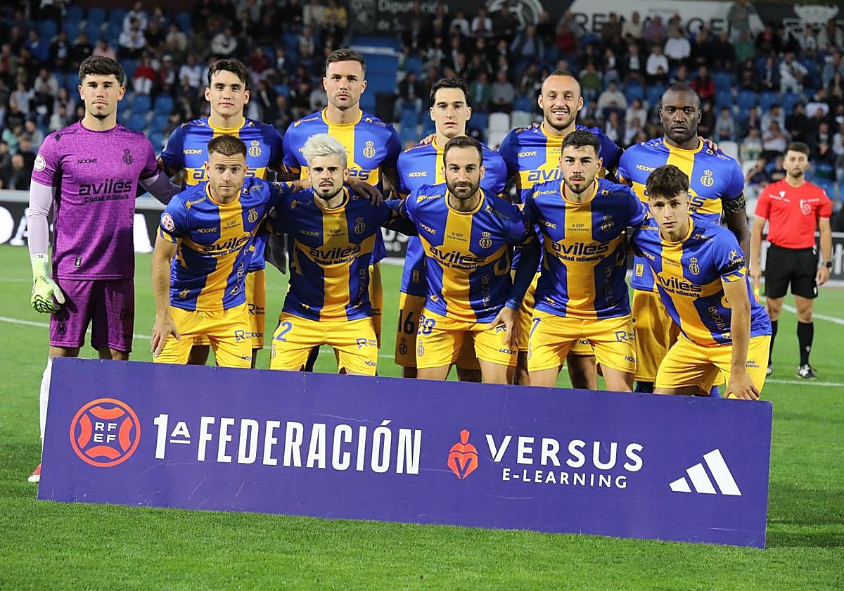 El Real Avilés, con la camiseta de Asturias en Salamanca.