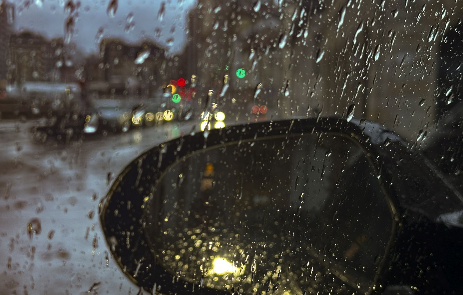 Lluvia, frío y viento: las imágenes de cómo Asturias da la bienvenida al otoño