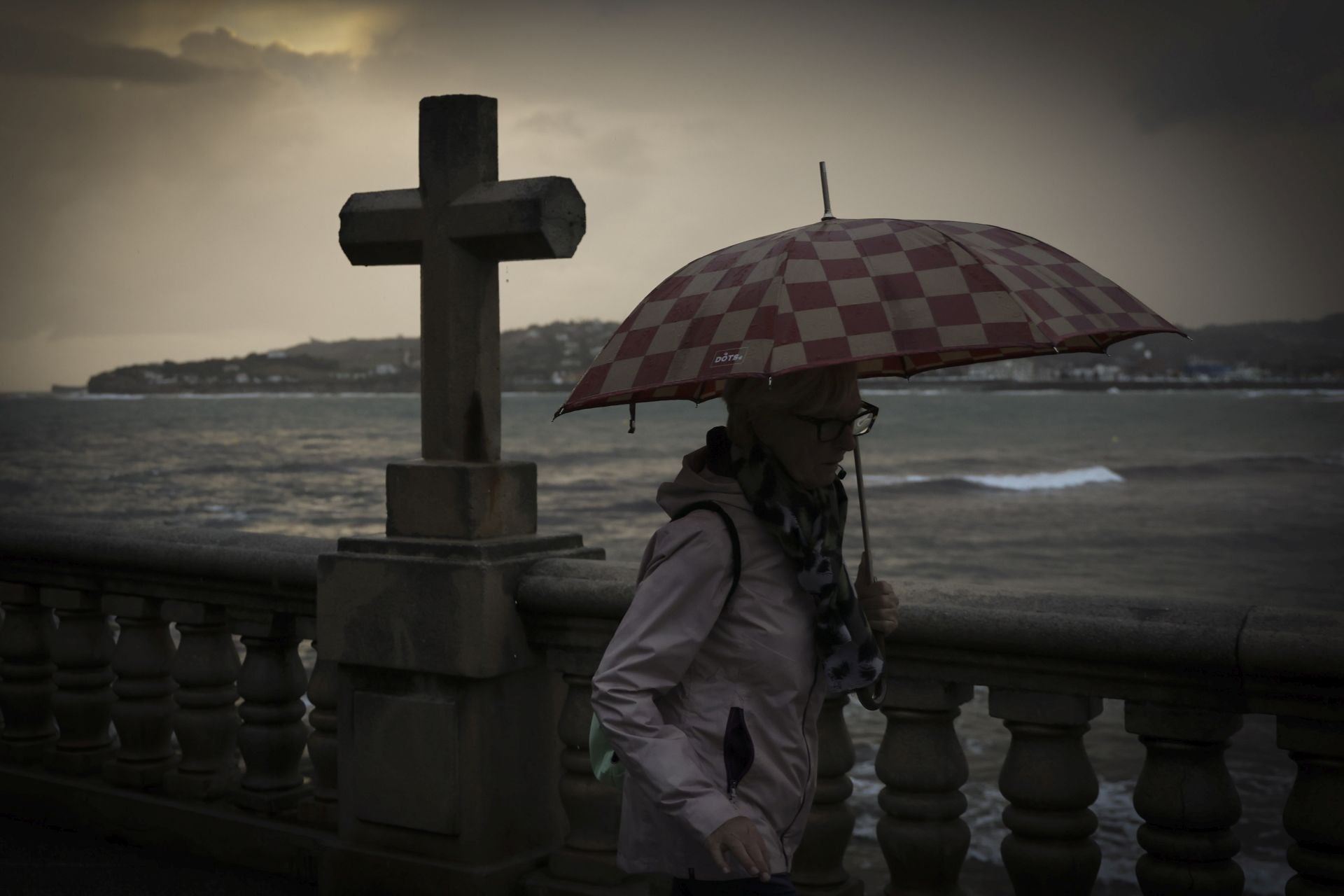 Lluvia, frío y viento: las imágenes de cómo Asturias da la bienvenida al otoño