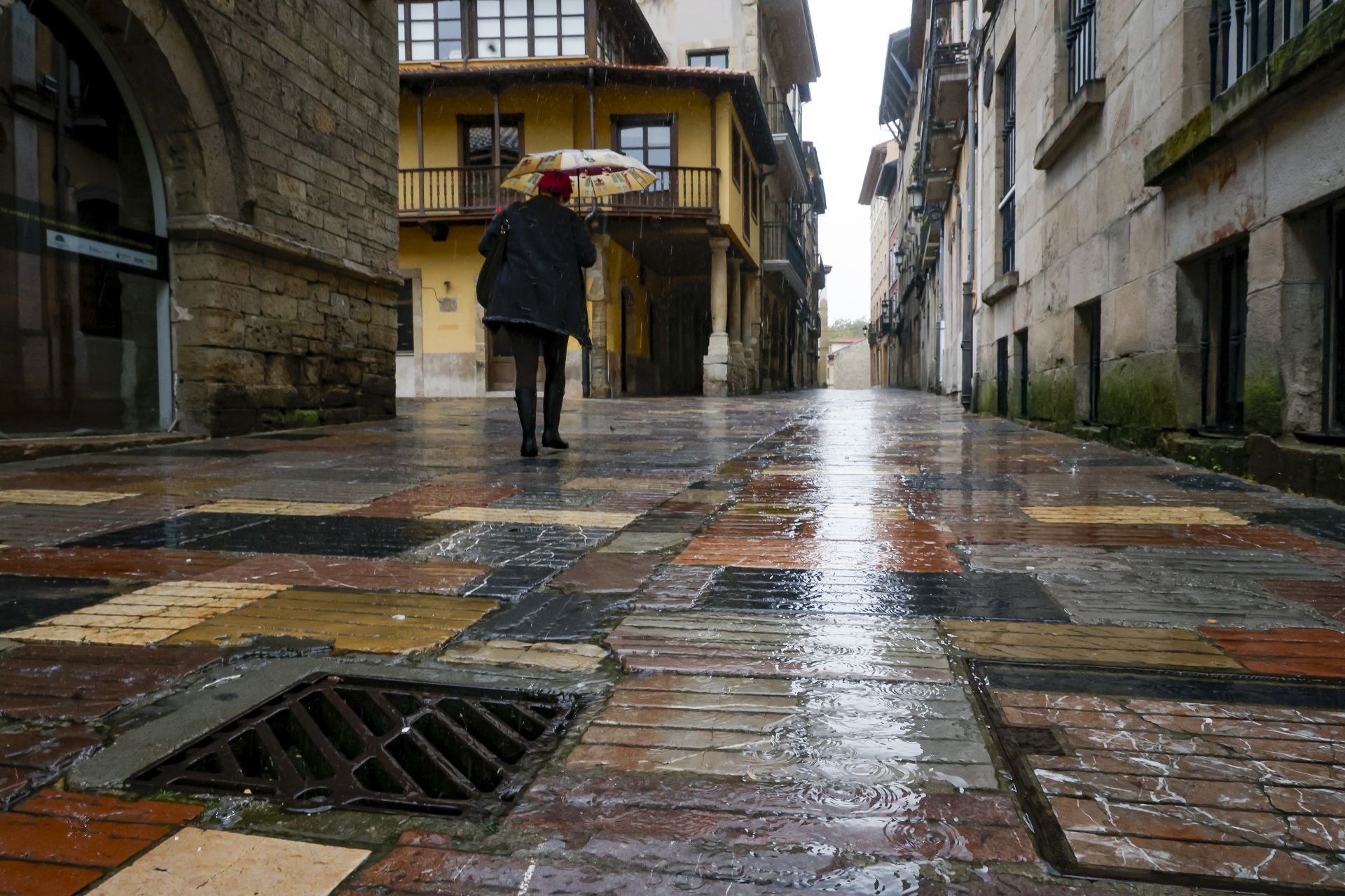 Lluvia, frío y viento: las imágenes de cómo Asturias da la bienvenida al otoño