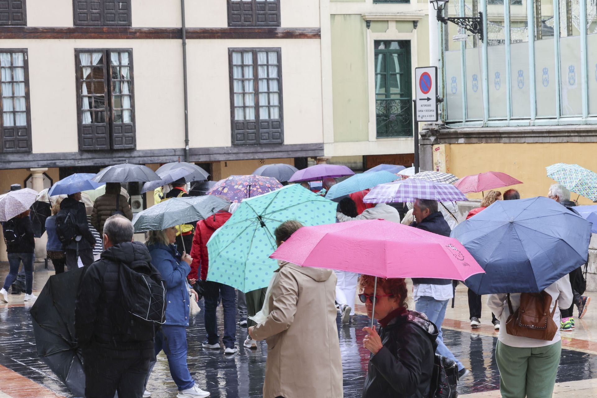 Lluvia, frío y viento: las imágenes de cómo Asturias da la bienvenida al otoño