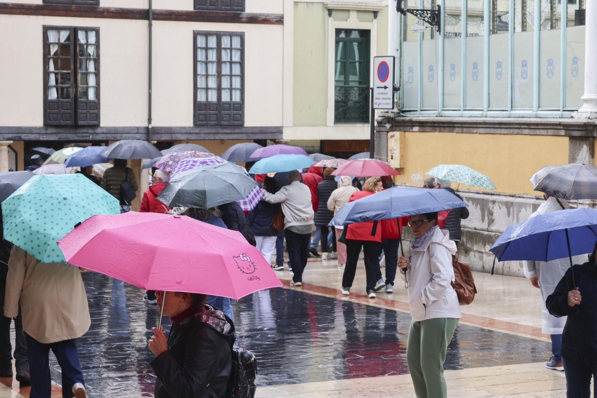 Lluvia, frío y viento: las imágenes de cómo Asturias da la bienvenida al otoño