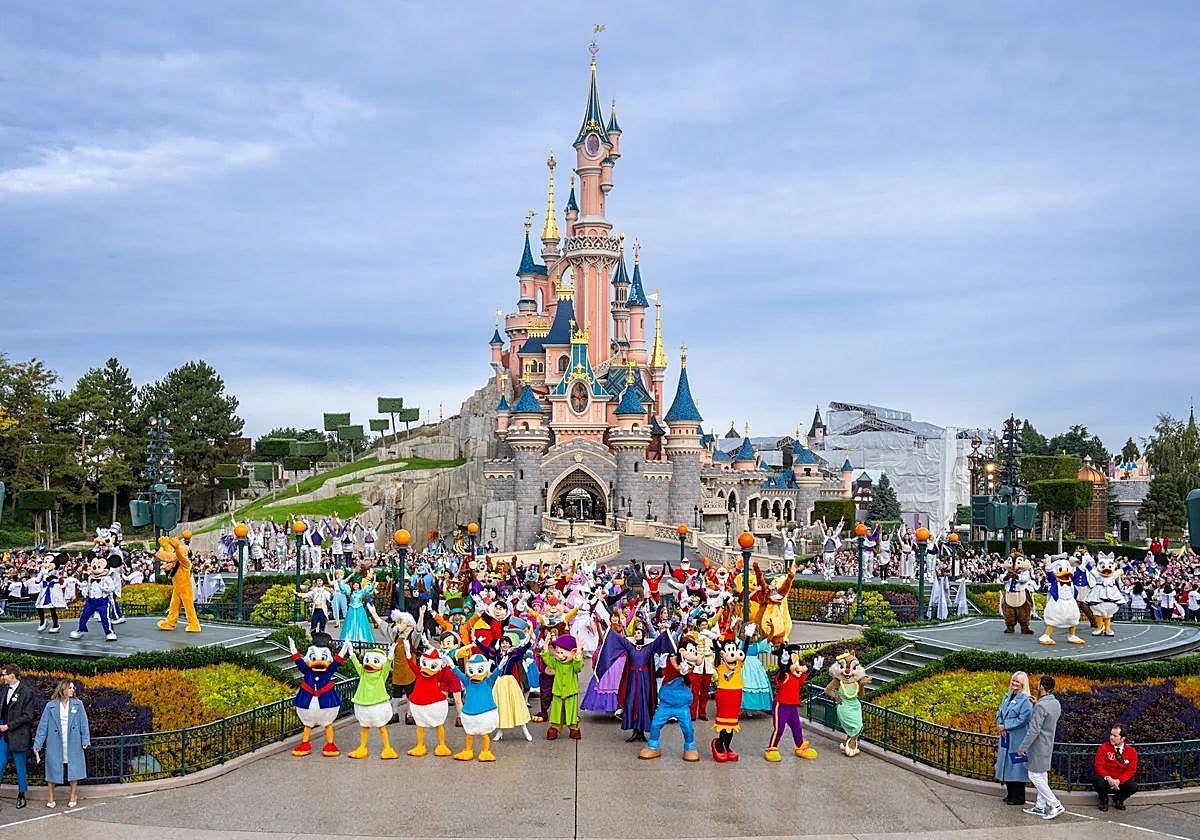 El próximo mes de octubre, arranca el 'Casting Tour 2025' para trabajar en Disneyland París: así puedes acceder a la oferta de empleo.