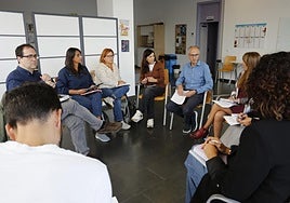 El concejal de Educación, Juan Carlos, Guerrero con los directores y orientadores de los institutos y centros de formación profesional.