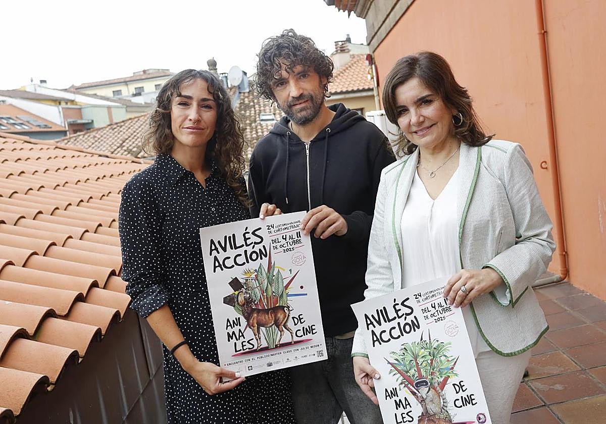 Aida Valladares, directora de producción, el director del festival Javier Mediavilla y la concejala de Cultura, Yolanda Alonso.