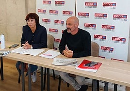 Maite Costales y Jorge Espina, en la sede de CC OO en Gijón.