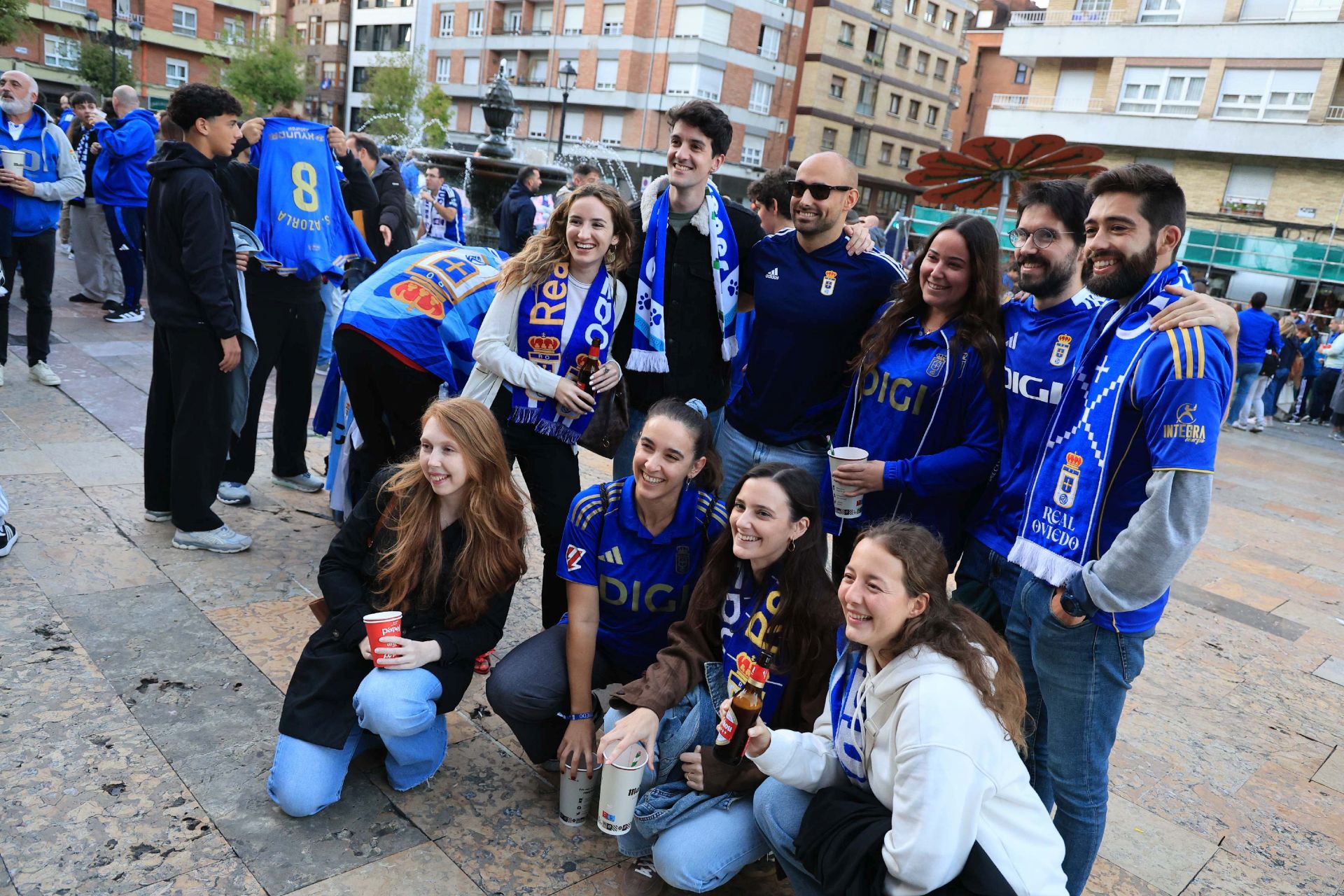 La afición llena Oviedo: ambientazo previo para el Real Oviedo - Barcelona