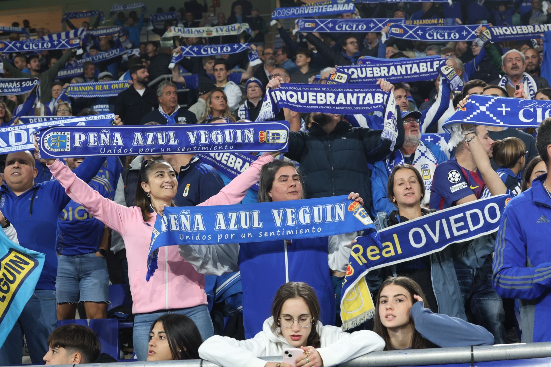 ¿Estuviste en el Real Oviedo - Barcelona? ¡Búscate en las imágenes!