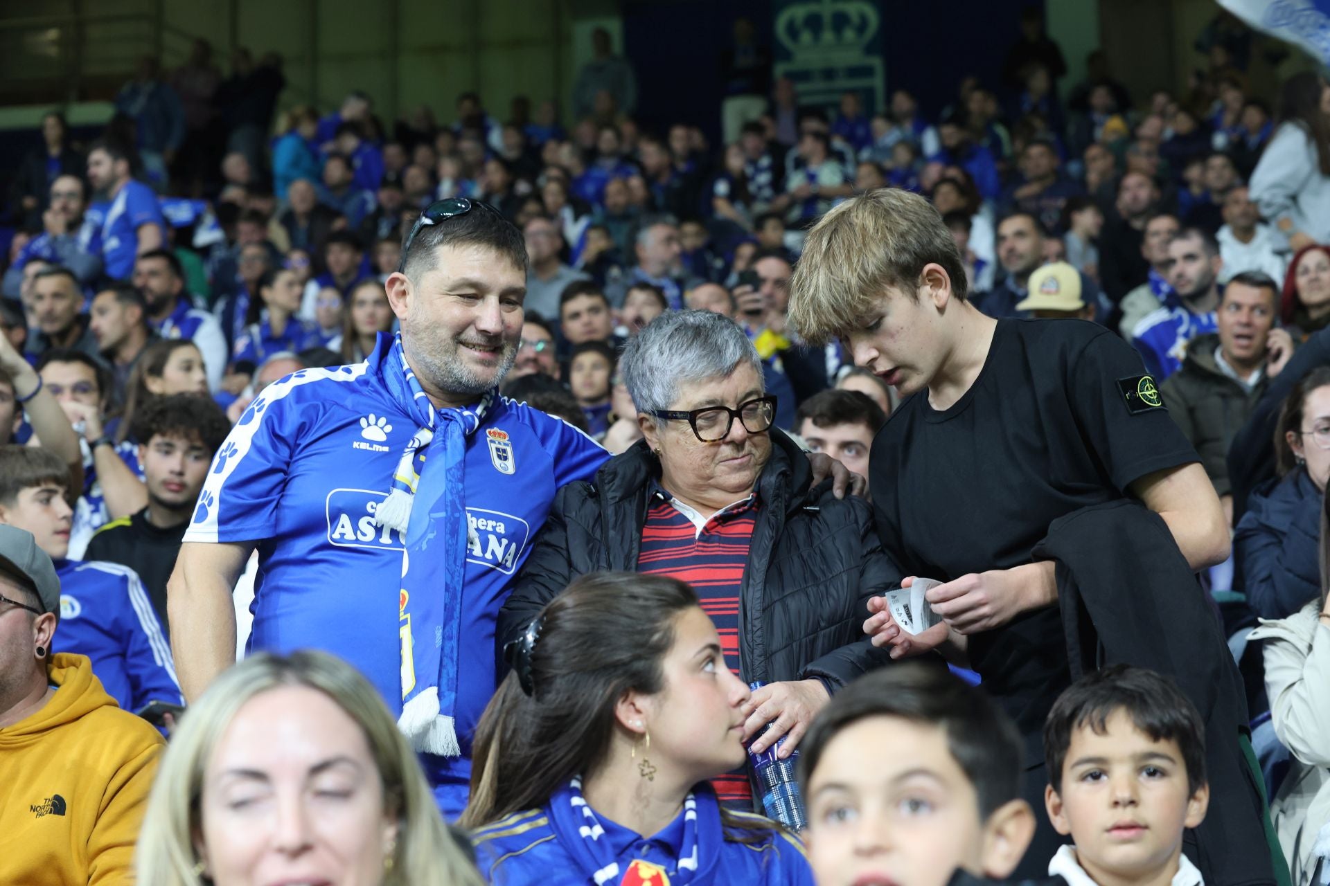 ¿Estuviste en el Real Oviedo - Barcelona? ¡Búscate en las imágenes!