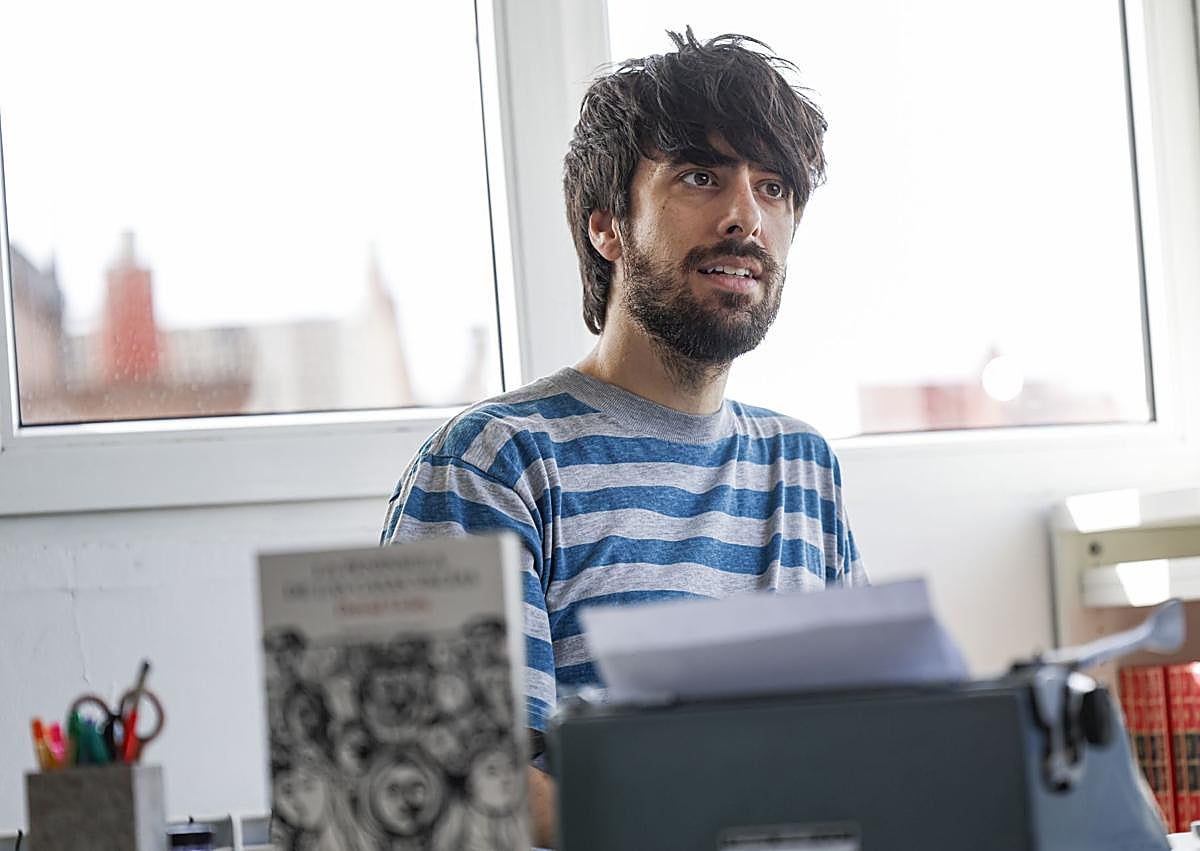 Imagen secundaria 1 - David Uclés y su retiro creativo en Asturias