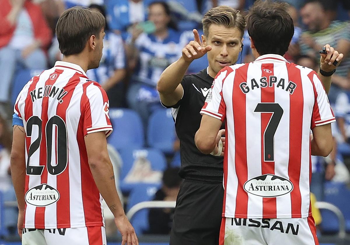 Un momento del Dépor-Sporting.