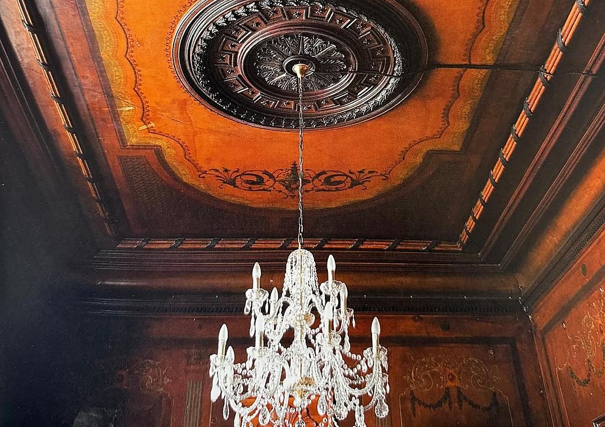 Imagen principal - Los secretos del interior del palacete de Capua, en Gijón