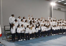 Foto de toda la familia olayista reunidos para el comienzo de una nueva temporada.