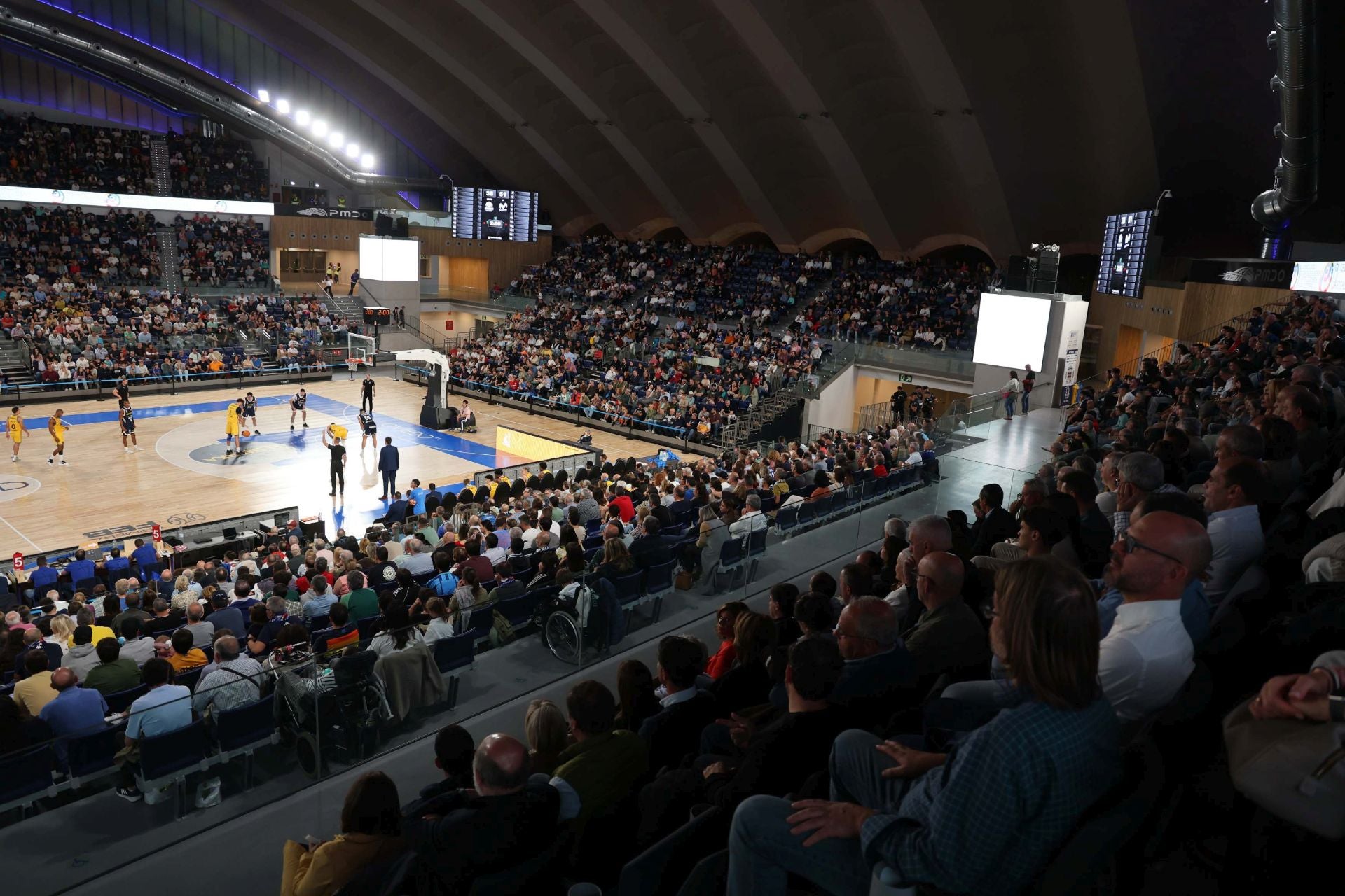 El Alimerka Oviedo Baloncesto debuta con derrota en el Palacio de los Deportes