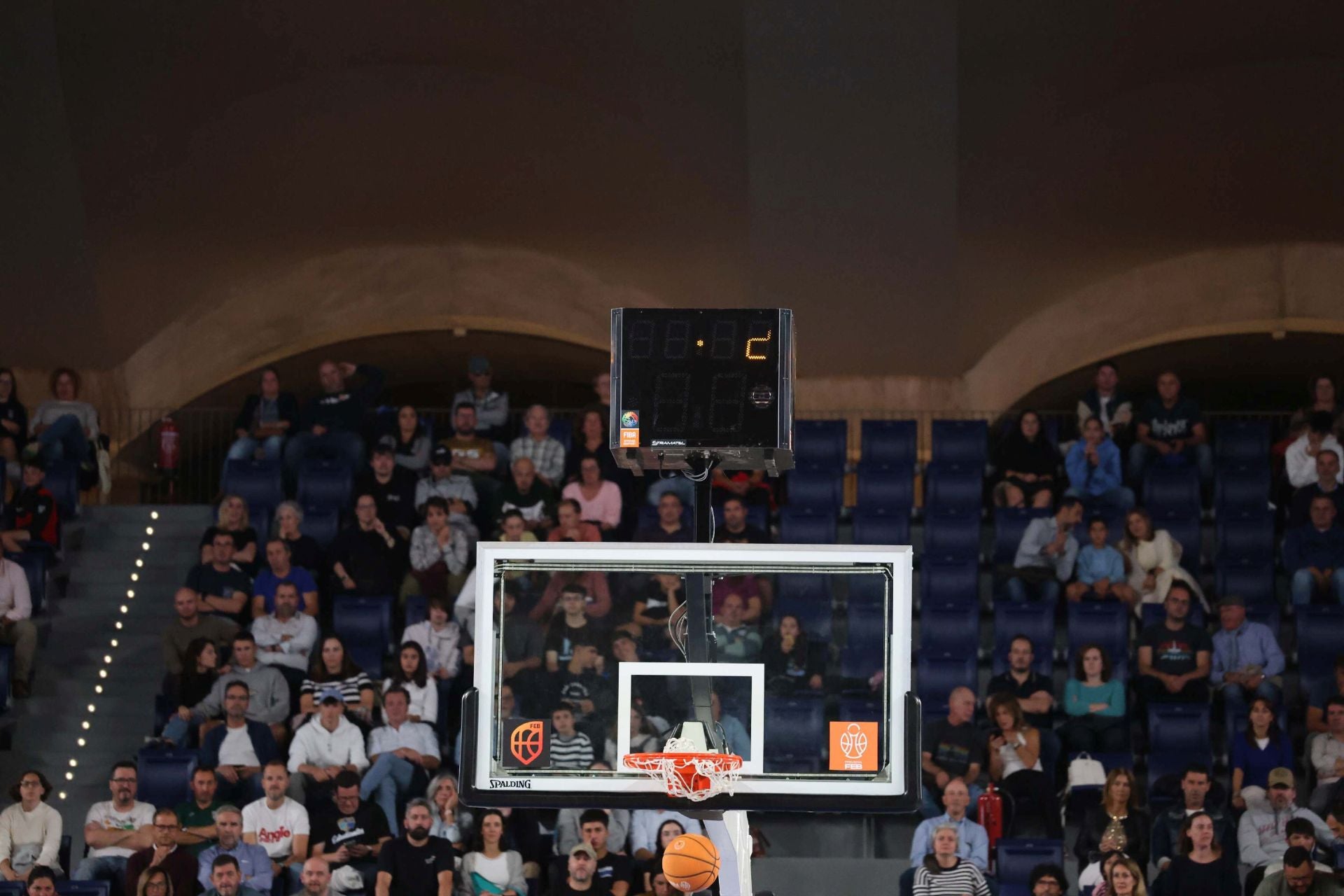 El Alimerka Oviedo Baloncesto debuta con derrota en el Palacio de los Deportes