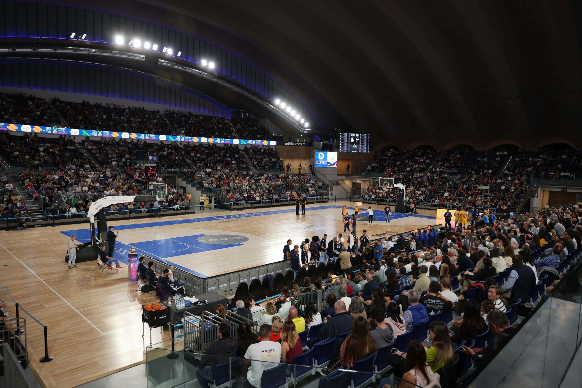 El Alimerka Oviedo Baloncesto debuta con derrota en el Palacio de los Deportes