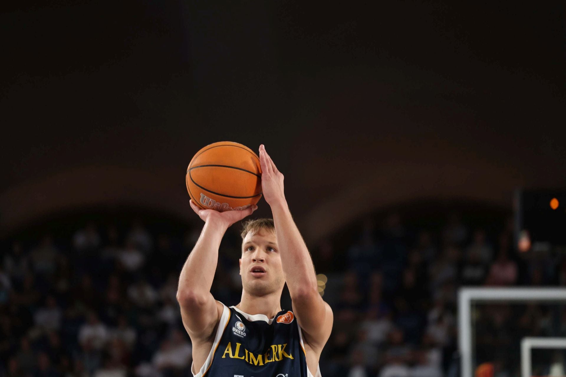 El Alimerka Oviedo Baloncesto debuta con derrota en el Palacio de los Deportes