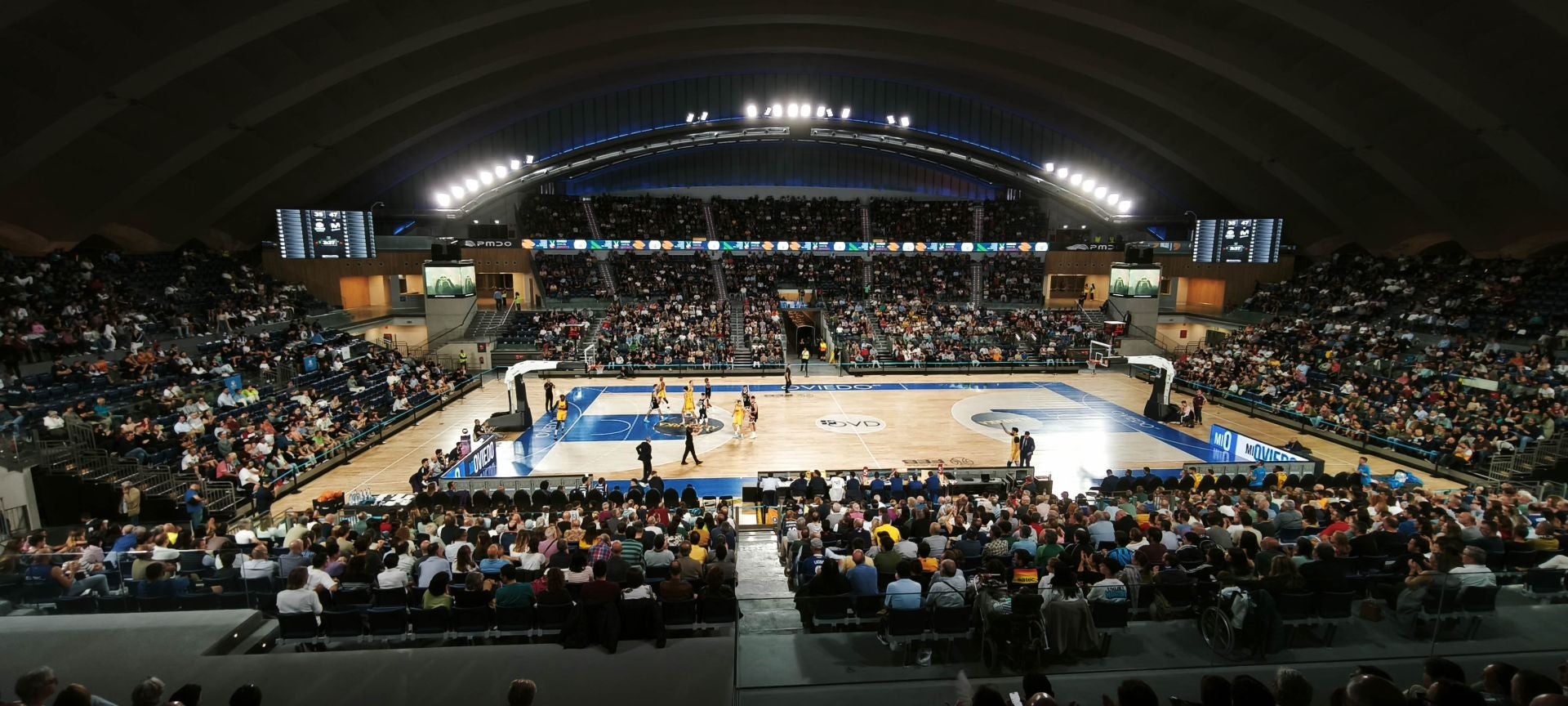 El Alimerka Oviedo Baloncesto debuta con derrota en el Palacio de los Deportes
