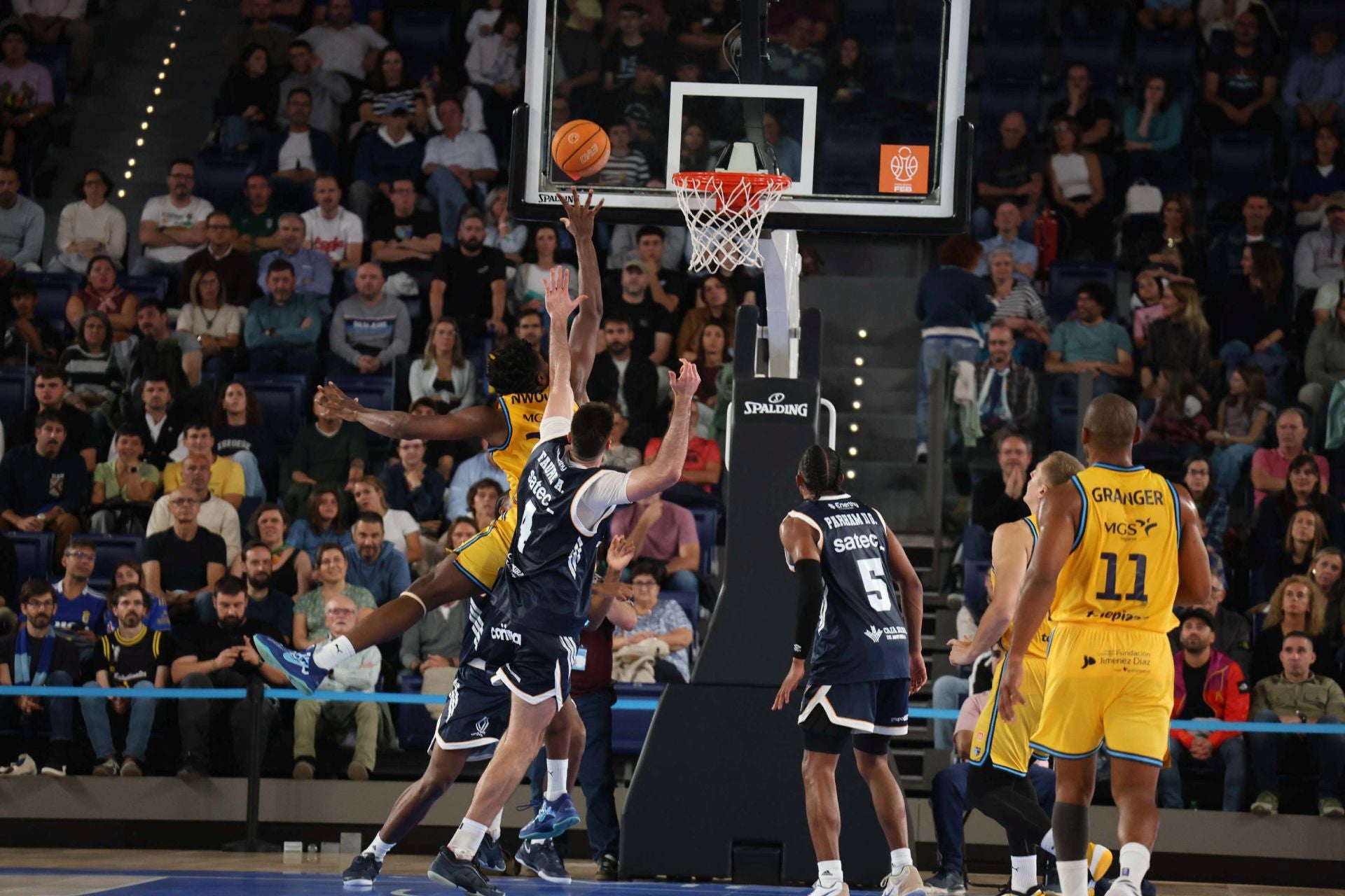 El Alimerka Oviedo Baloncesto debuta con derrota en el Palacio de los Deportes