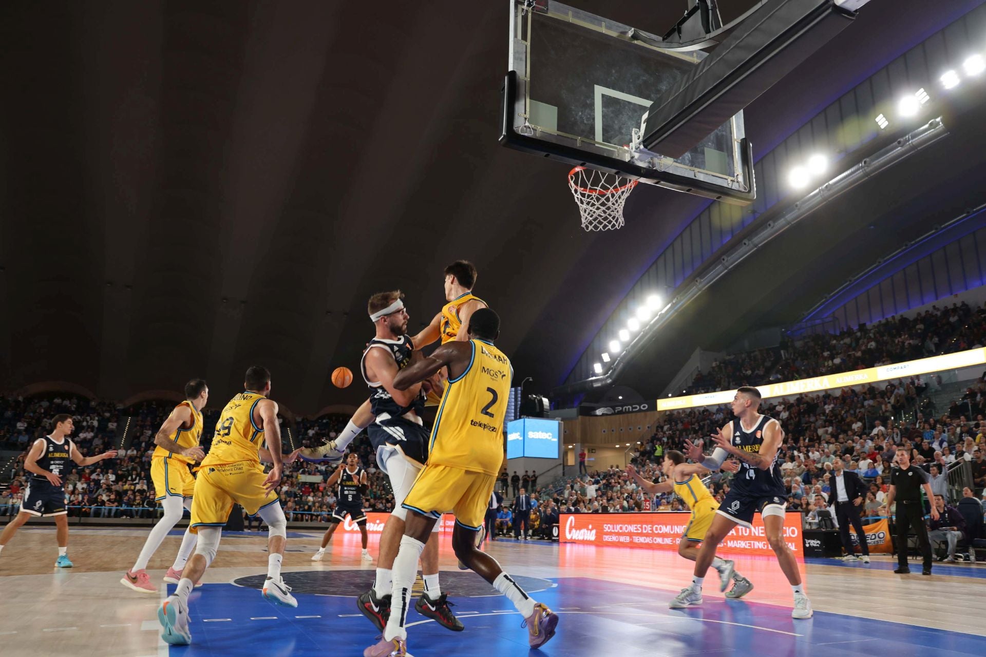 El Alimerka Oviedo Baloncesto debuta con derrota en el Palacio de los Deportes