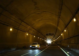 Túnel del Huerna con un carril para cada sentido por las obras de mejora.