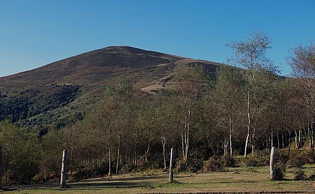 Vistas a la Loral desde La Collada.
