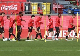 Trabajo.Los jugadores rojiblancos, durante la última sesión de trabajo antes del partido con el Albacete.