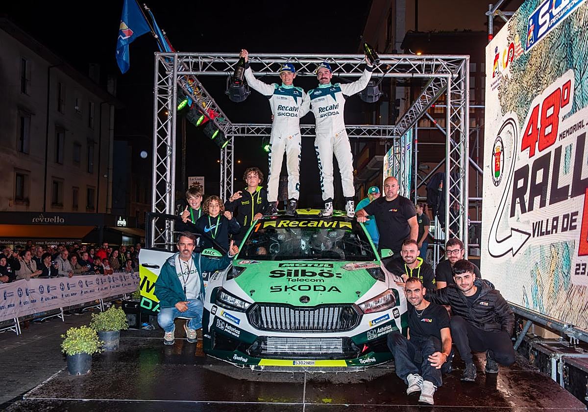 Foto de podio de los ganadores del Rally de Llanes.